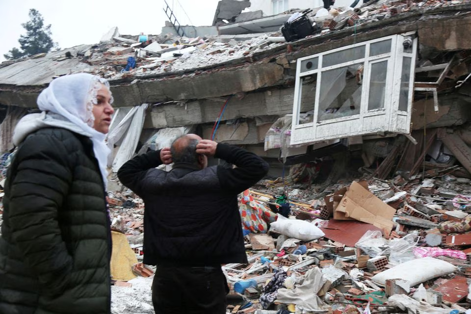 earthquake kills 2,600 in Turkey and Syria