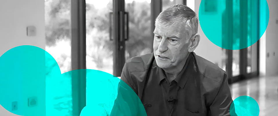 Glenn Renwick, former CEO of Progressive, died following a car accident